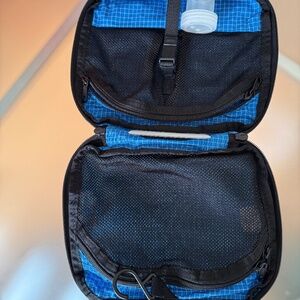 Tom Bihn Deluxe Spiff Kit (Dopp Kit) Blue